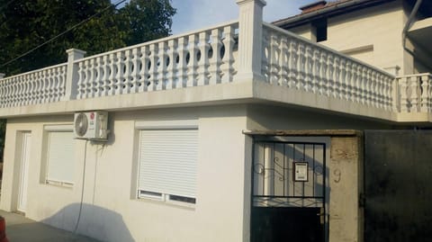 Property building, Facade/entrance, Balcony/Terrace