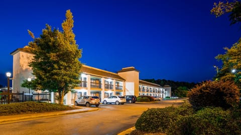 Quality Inn & Suites Fayetteville I-95 Hotel in Fayetteville