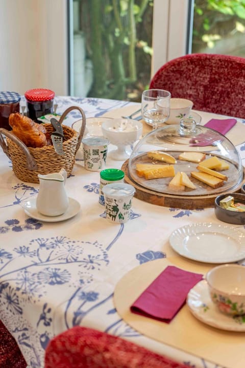 Food and drinks, Food, Breakfast, Continental breakfast, Lunch, Drinks