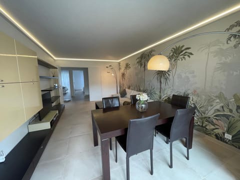 Domaine D'Ahmosis, modern 2 bedrooms refurbished apartment, f3 moderne fraichement rénové Condominio in Mougins