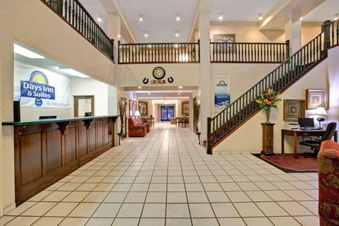 Days Inn & Suites by Wyndham Hickory Hotel in Hickory