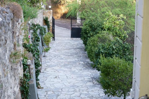 Facade/entrance, Natural landscape, Garden