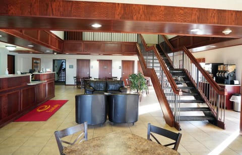 Econo Lodge Inn & Suites Hotel in Kearney