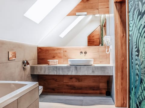 Bathroom, Decorative detail, On site, Bath