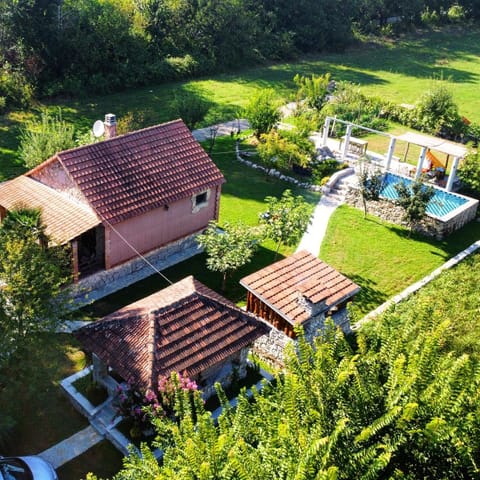 Property building, Spring, Day, Natural landscape, Bird's eye view, Garden, Garden view, Pool view, Swimming pool