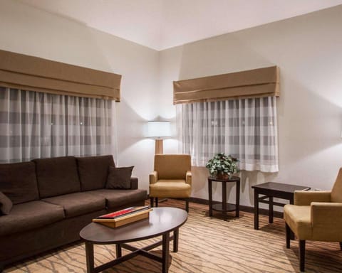 Sleep Inn & Suites Buffalo Airport Hotel in Cheektowaga