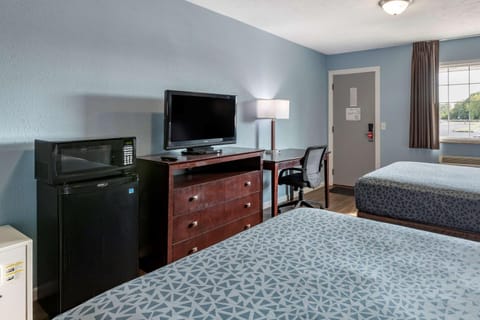 Econo Lodge Inn & Suites South Hotel in Sandusky