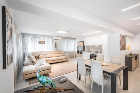 Living room, Photo of the whole room, Dining area