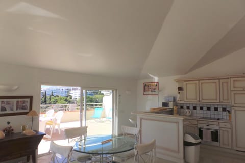 Spacious and bright flat Downtown and Beaches - Swimming Pool Condominio in Antibes