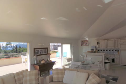 Spacious and bright flat Downtown and Beaches - Swimming Pool Condominio in Antibes
