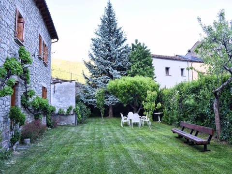 Cirjuana, casa en el centro con agradable jardín y barbacoa Casa in Biescas