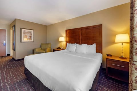 Comfort Inn & Suites Shawnee North near I-40 Hotel in Shawnee