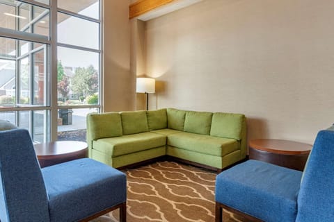 Comfort Suites Salem Hotel in Salem