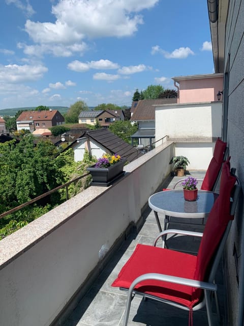 Moderne Ferienwohnung mit Balkon im schönen Saarland Apartment in Saarlouis