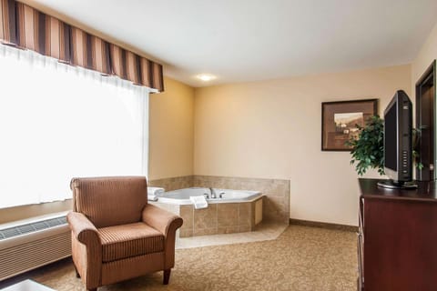 Comfort Inn & Suites McMinnville Wine Country Hotel in McMinnville