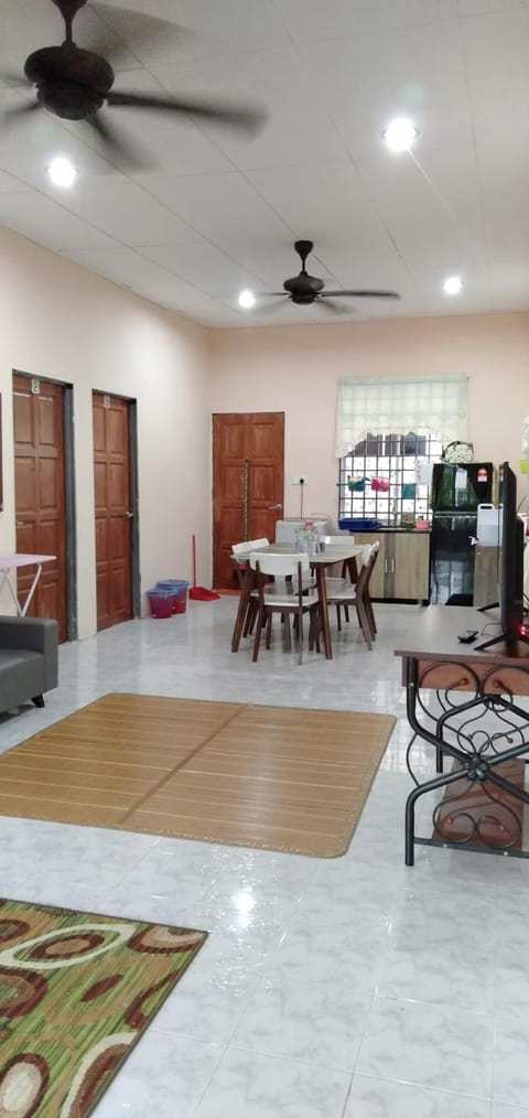 HOMESTAY AQILAH PASIR PUTEH KELANTAN House in Terengganu, Malaysia