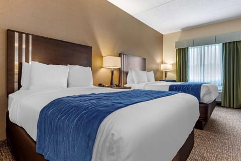 Comfort Inn & Suites Butler Hotel in Allegheny River
