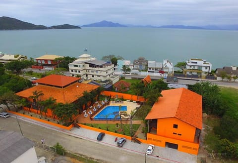 Bird's eye view, Pool view