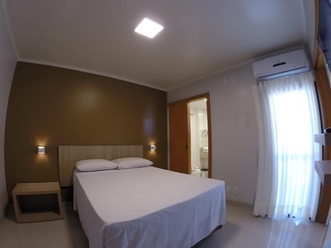 Bed, Photo of the whole room, Bedroom, air conditioner