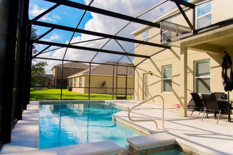 Trafalgar Resort Community Pool And Gym, Private Pool! House in Poinciana
