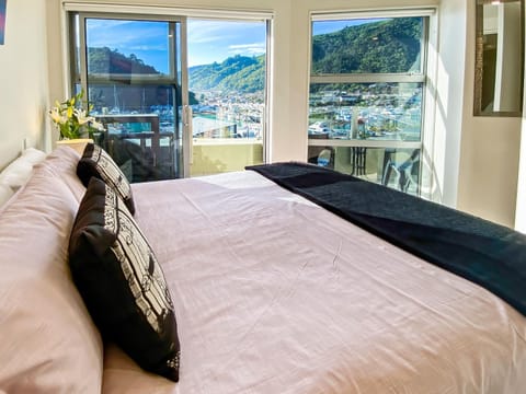 Two Bedroom Apartment on the water Condo in Picton