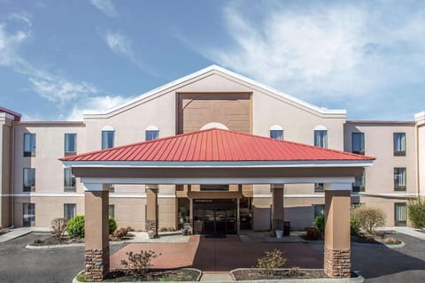 Quality Suites Hotel in Morristown