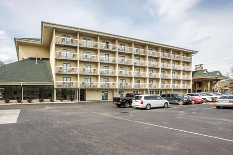 Comfort Inn & Suites at Dollywood Lane Hotel in Pigeon Forge