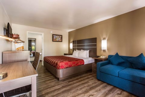 Econo Lodge Inn & Suites Hotel in Murfreesboro
