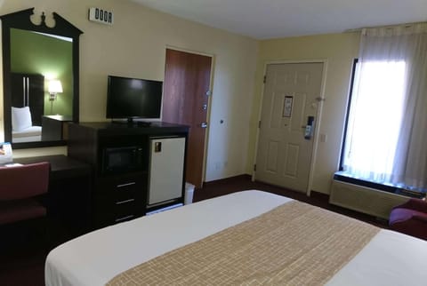 Travelodge by Wyndham Knoxville East Hotel in Knoxville