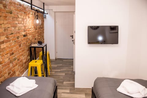 Bed, TV and multimedia, Photo of the whole room