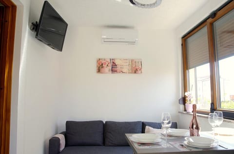 TV and multimedia, Living room, Dining area