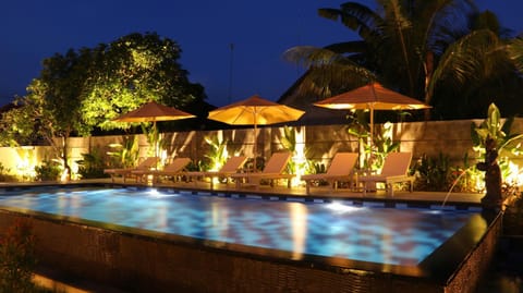 Night, Pool view, Swimming pool, sunbed