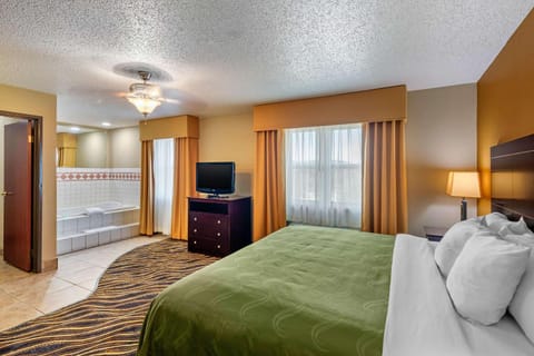 Quality Suites Addison-Dallas Hotel in Addison