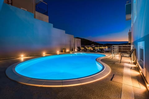 Swimming pool, Swimming pool
