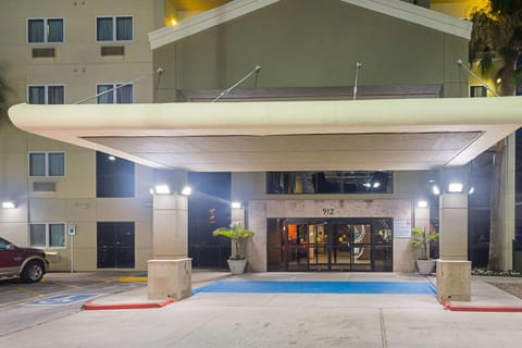 Comfort Suites Beachside Hotel in South Padre Island