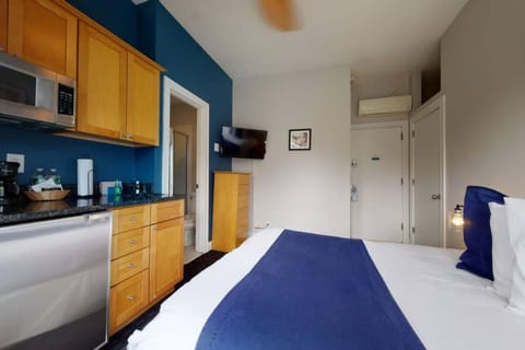 Centrally located Studio in the SouthEnd, #25 Apartahotel in Back Bay