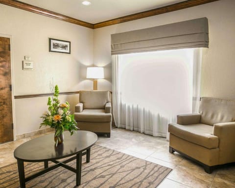 Sleep Inn & Suites near Palmetto State Park Hotel in Gonzales