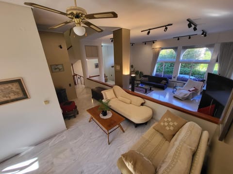 Communal lounge/ TV room, TV and multimedia, Living room, Seating area, Evening entertainment, fireplace