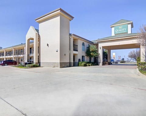 Quality Inn & Suites Hotel in Weatherford