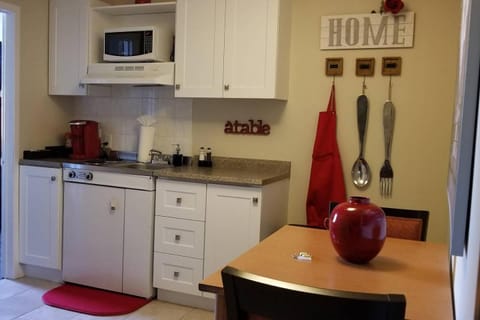 1-Bedroom Cozy Sweet #22 by Amazing Property Rentals Condo in Gatineau