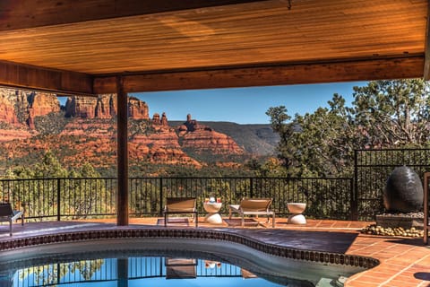 Modern, Luxury Studio With Awe Inspiring Red Rock Views Private Trail Head - Outdoor Firepit, Indoor Fireplace, on Property Sauna, Aromatherapy Steam Room, Hot Tub, Pools and Wellness Services Condo in Sedona