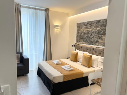 Bed, Photo of the whole room, towels