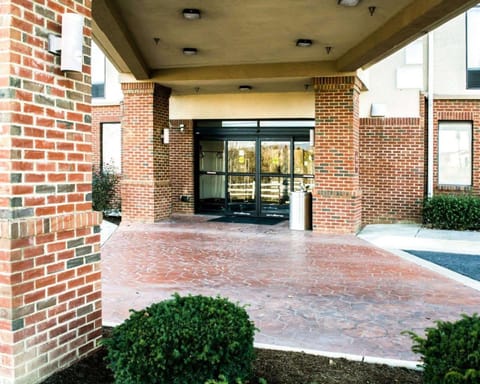 Sleep Inn & Suites Virginia Horse Center Hotel in Rockbridge County