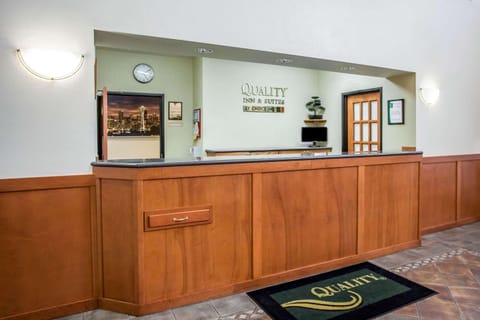 Quality Inn & Suites Federal Way - Seattle Hotel in Federal Way