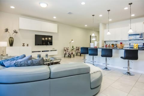 Luxurious Vacation Townhome with Private Pool at Windsor at Westside WW8948 House in Four Corners