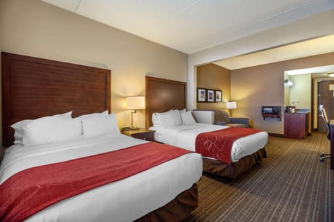 Comfort Suites Green Bay Hotel in Howard