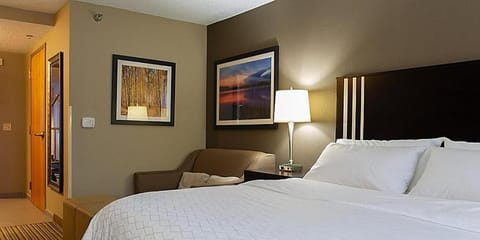 Holiday Inn Express & Suites Hayward, an IHG Hotel Hotel in Hayward