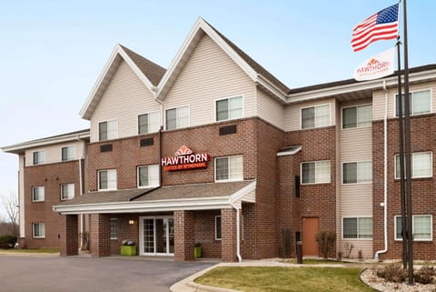 Hawthorn Suites By Wyndham Oak Creek/Milwaukee Airport Hotel in Oak Creek