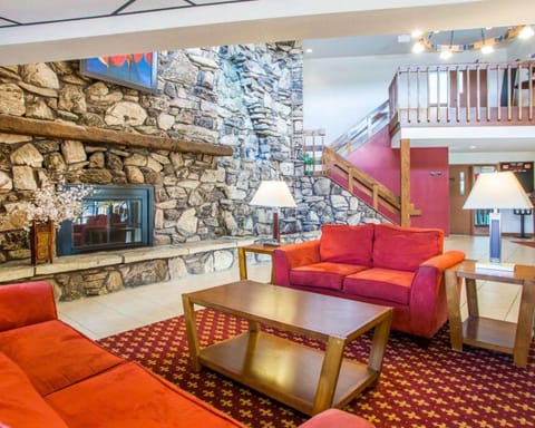 Econo Lodge Inn & Suites Hotel in Stevens Point