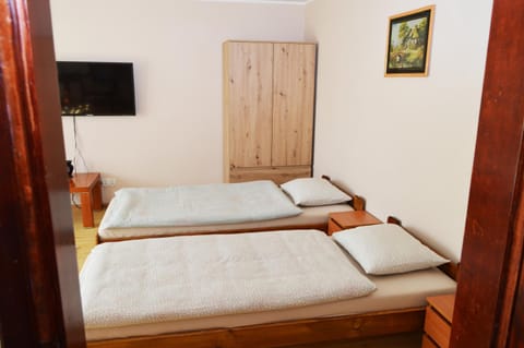 TV and multimedia, Photo of the whole room, Bedroom